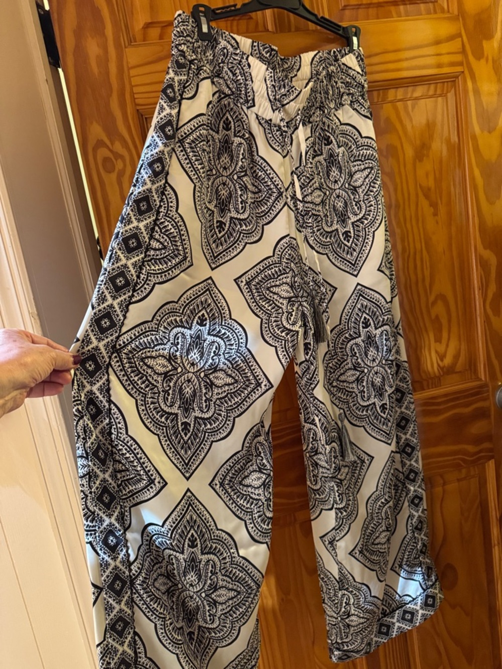House of Harlow 1960 Black and White Straight Leg Pants - Picture 3 of 3